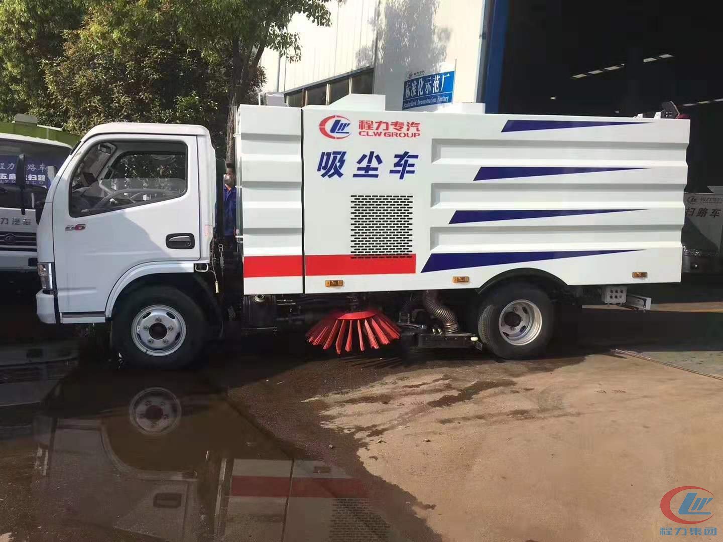 程力威牌东风多利卡D6吸尘车带扫刷