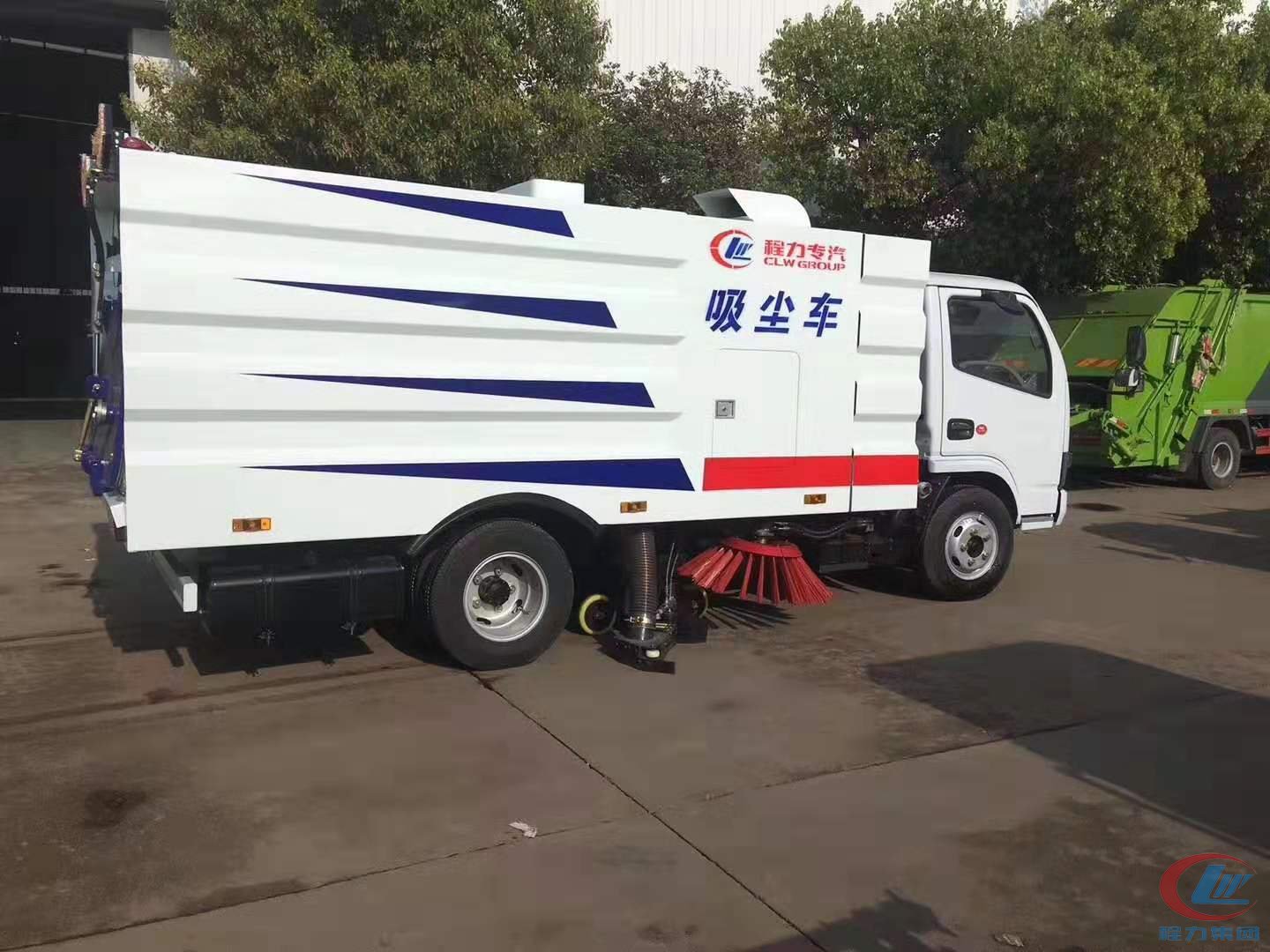 程力威牌东风多利卡D6吸尘车带扫刷 实拍图