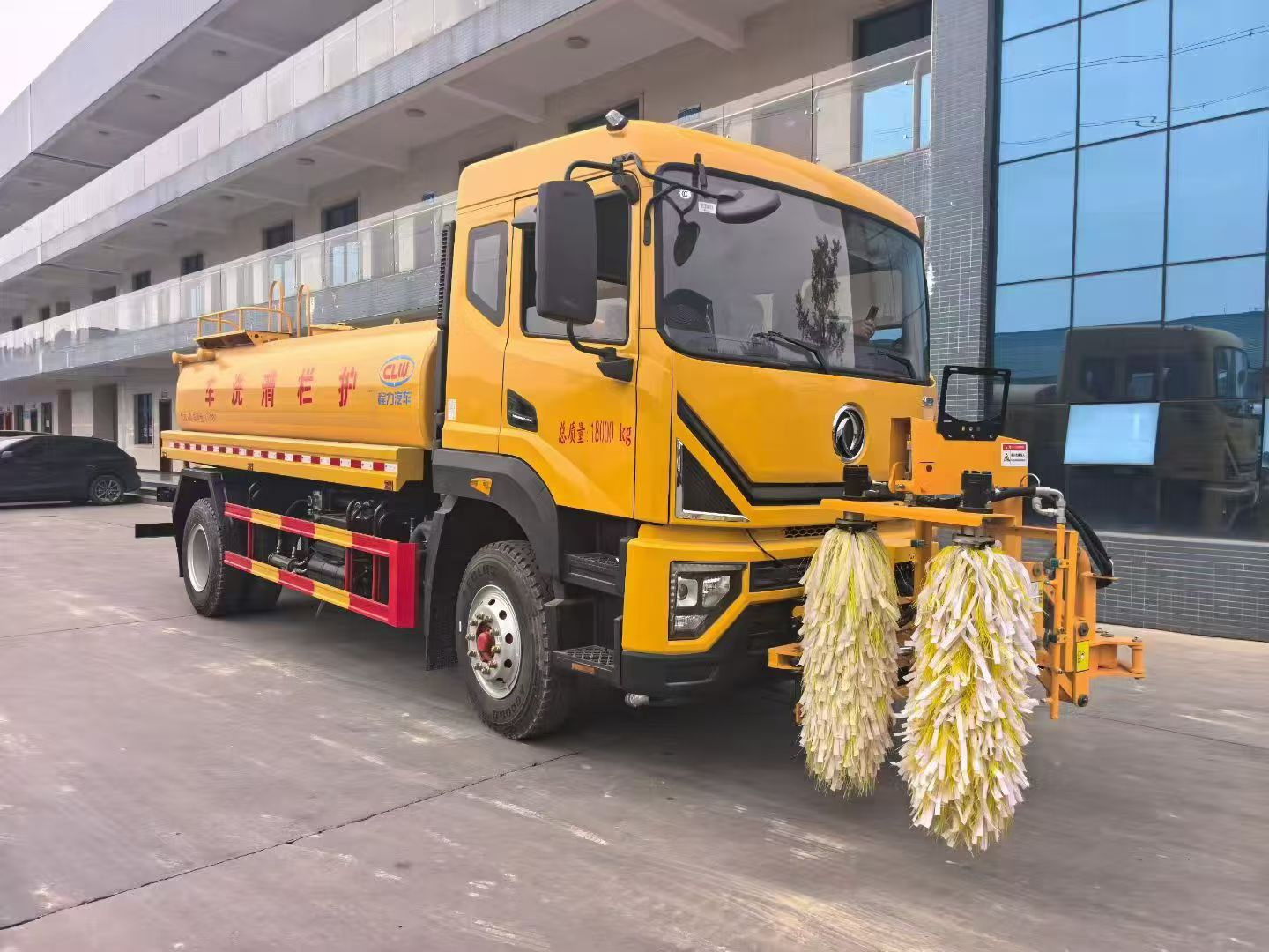 东风D9高速护栏清洗车