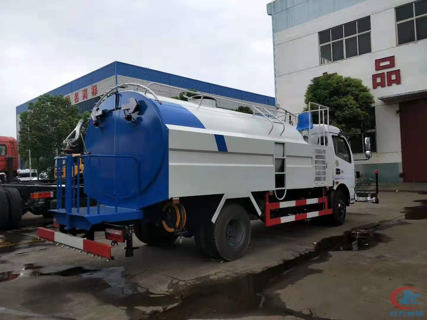 东风大多利卡高压清洗车,多利卡D7路面清洗车 实拍图