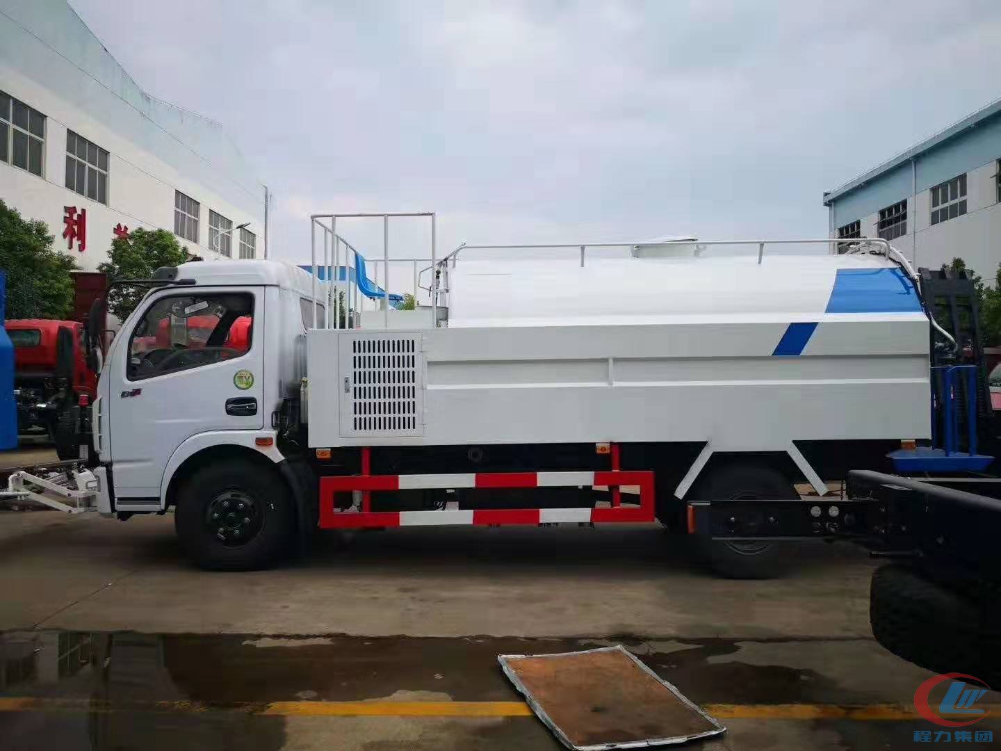 东风大多利卡高压清洗车,多利卡D7路面清洗车 实拍图