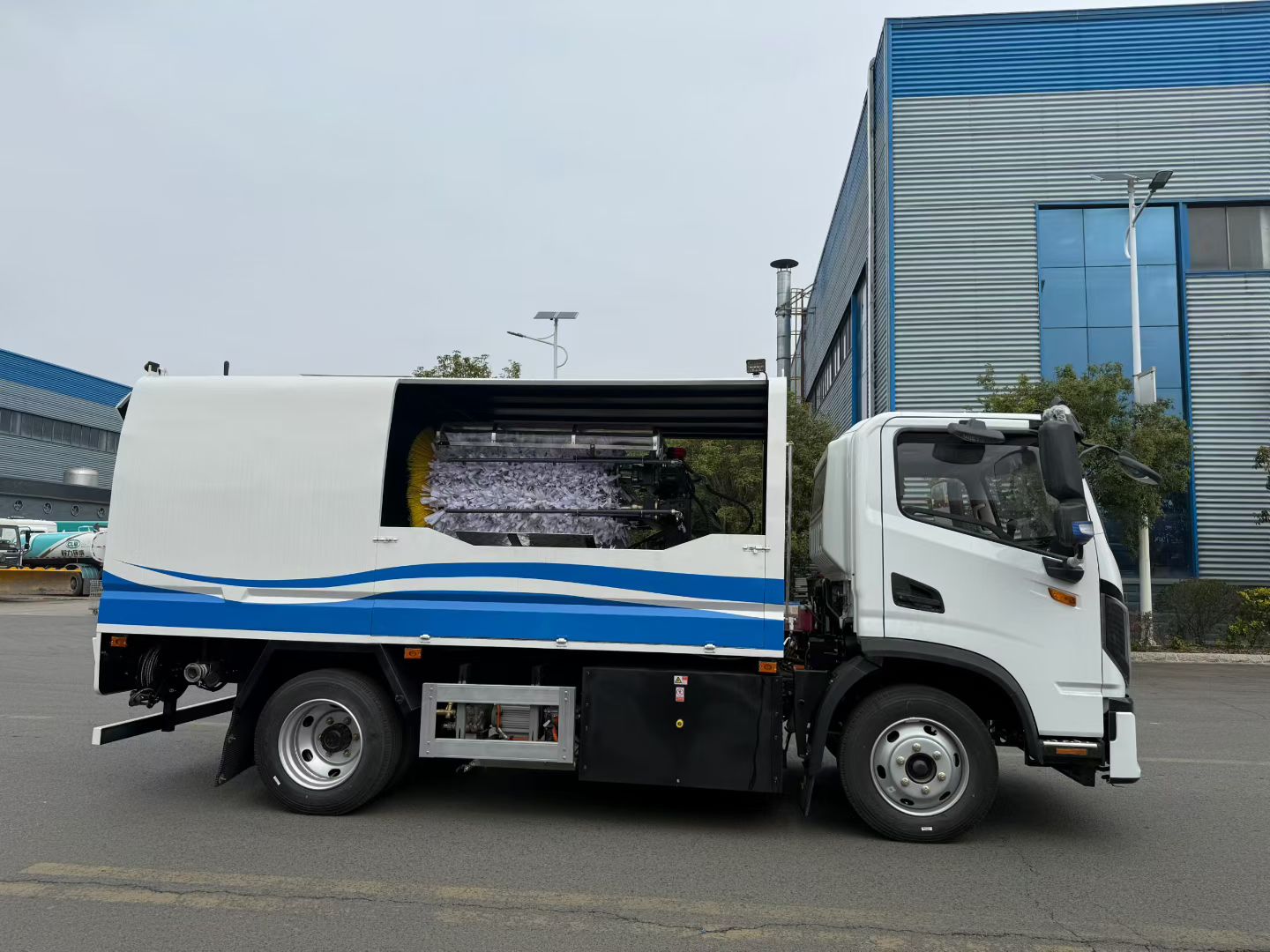 程力纯电动底盘10t纯电动护栏清洗车 实拍图
