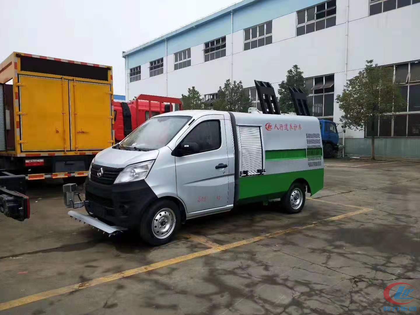 程力集团长安路面清洗车(长安人行道养护车) 实拍图