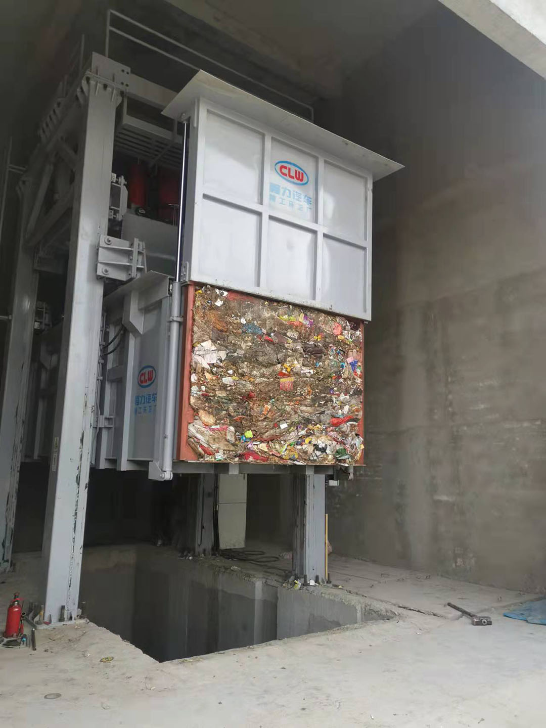 程力垂直式垃圾中转站 实拍图