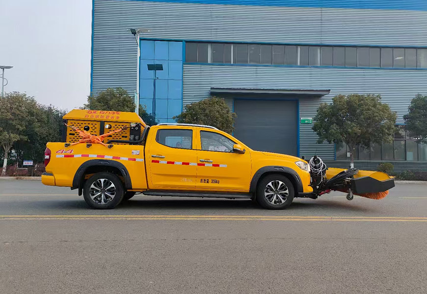 程力牌CL5030TCX6BYC型上汽大通MAXUS四驱皮卡除雪车 实拍图