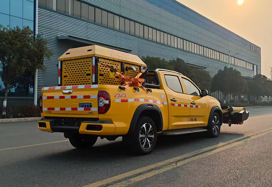 程力牌CL5030TCX6BYC型上汽大通MAXUS四驱皮卡除雪车 实拍图