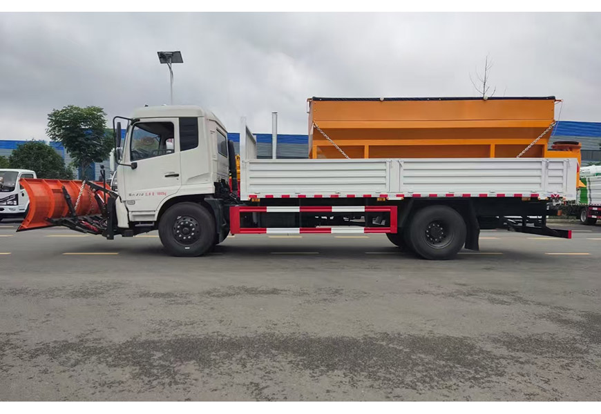 程力牌东风天锦CL5180TCX6YC型除雪车带雪滚和除雪铲 实拍图
