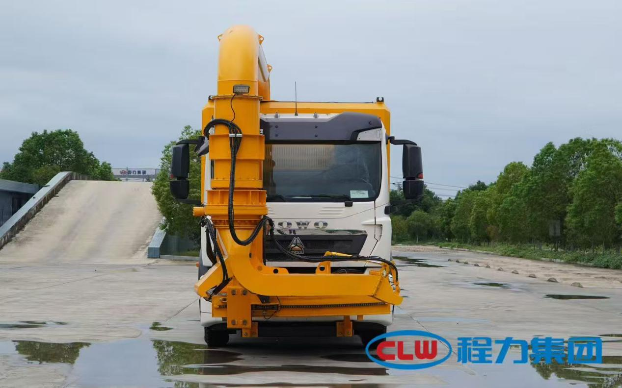 重汽豪沃吹雪车CL5180TCX6ADZ除雪车 实拍图