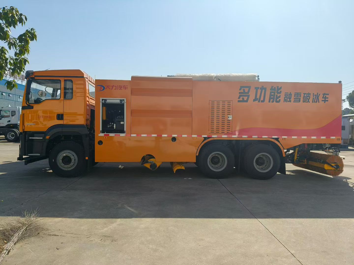 陕汽德龙SHACMAN多功能融雪破冰车,破冰除雪车 实拍图