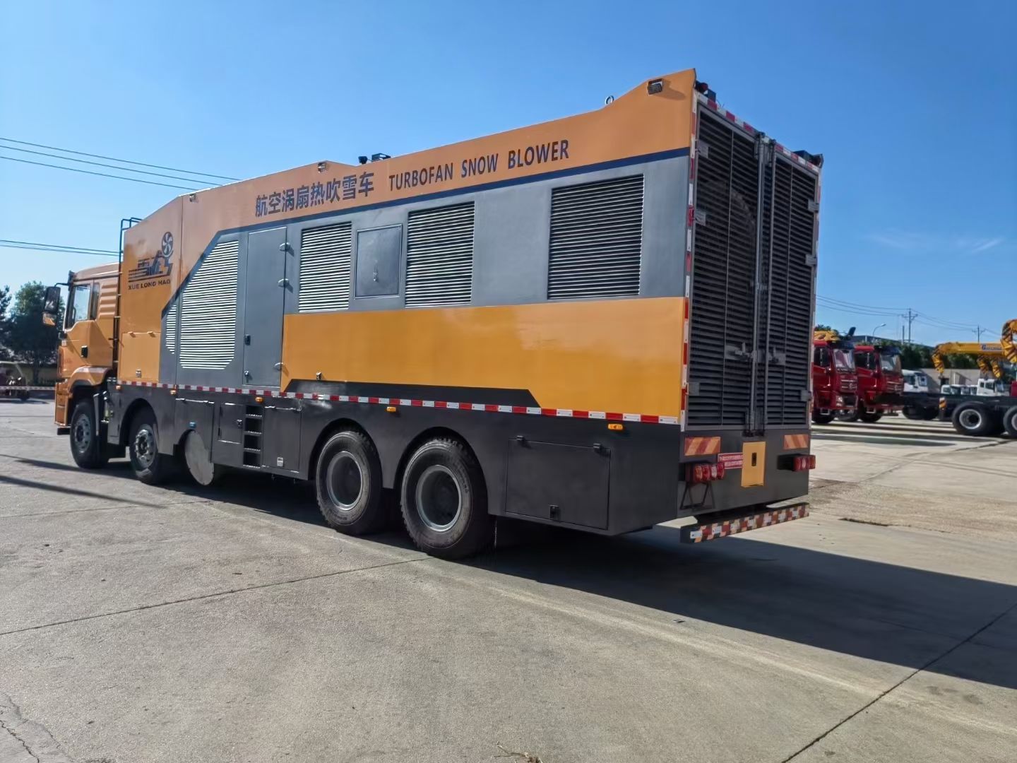 陕汽德龙前四后八航空发动机吹雪车,航空涡扇热吹雪车 实拍图