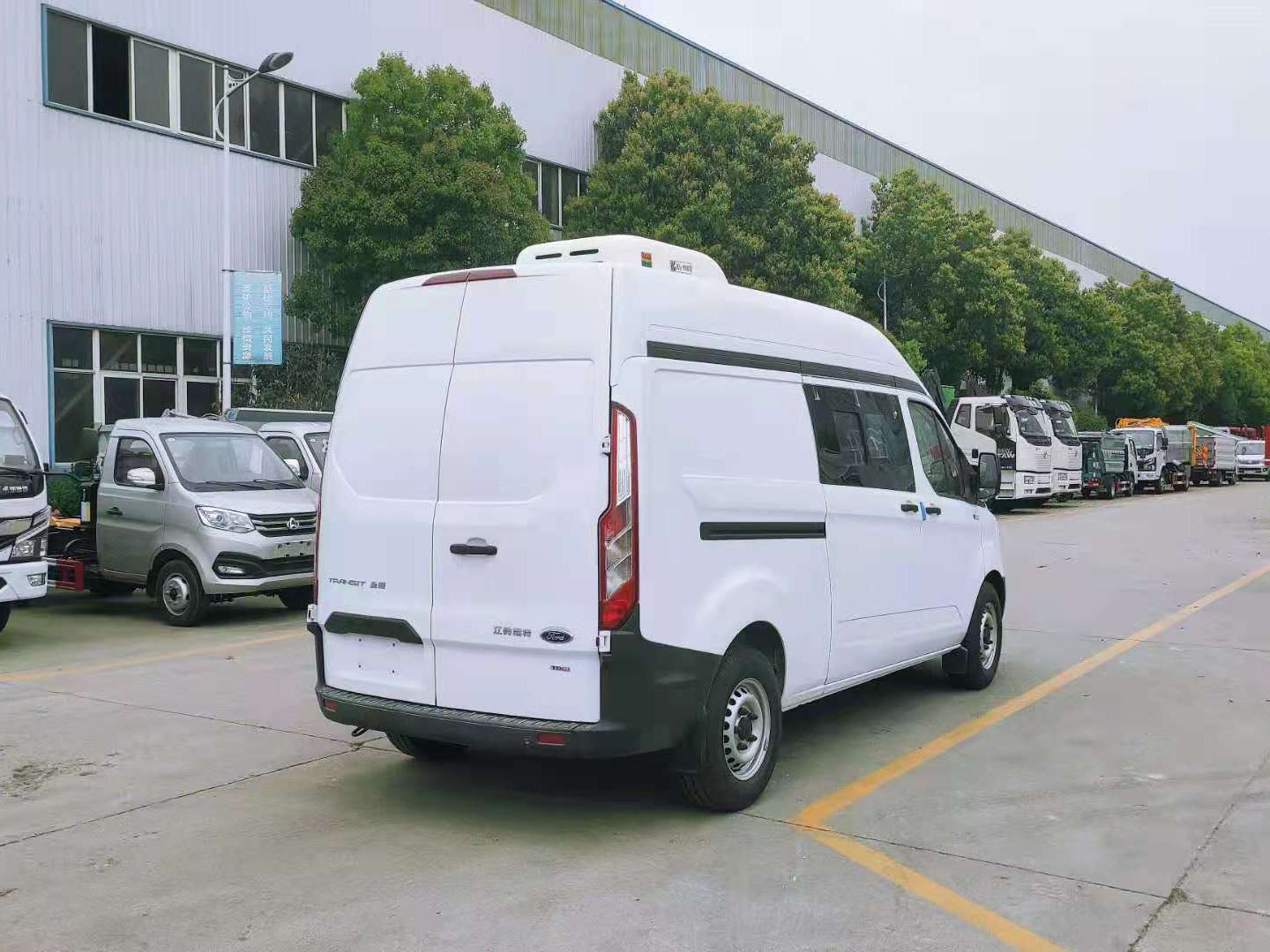 国六福特新全顺(双排)V362疫苗冷链车 实拍图