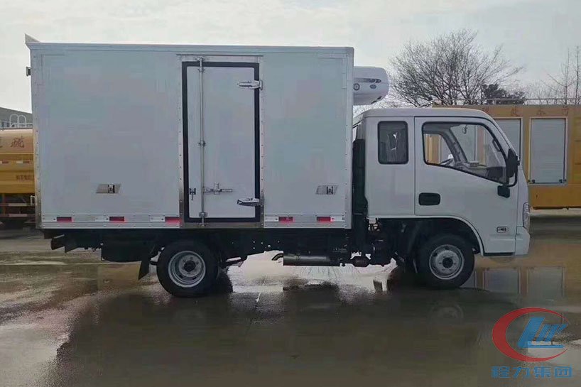 小型排半驾驶室冷藏车 实拍图