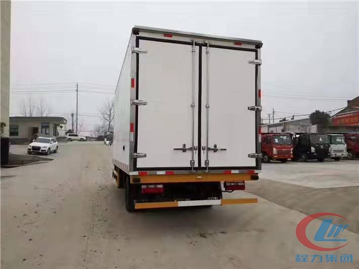 程力东风多利卡D7冷藏车 实拍图