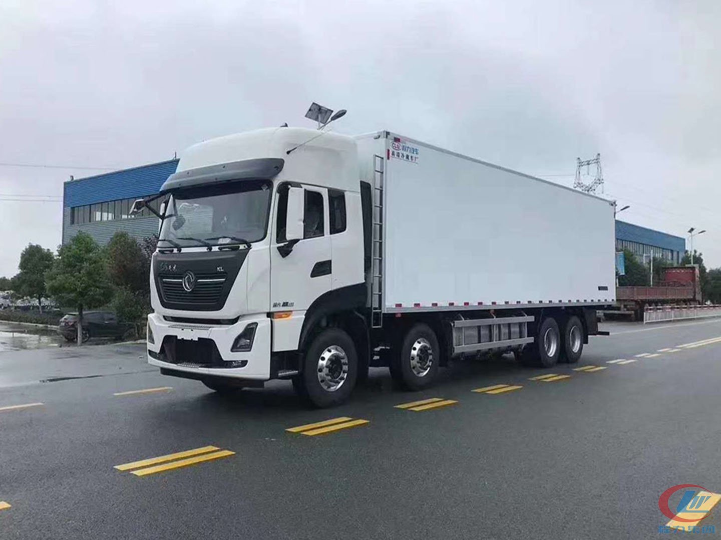 程力威牌国六东风天龙前四后八冷藏车