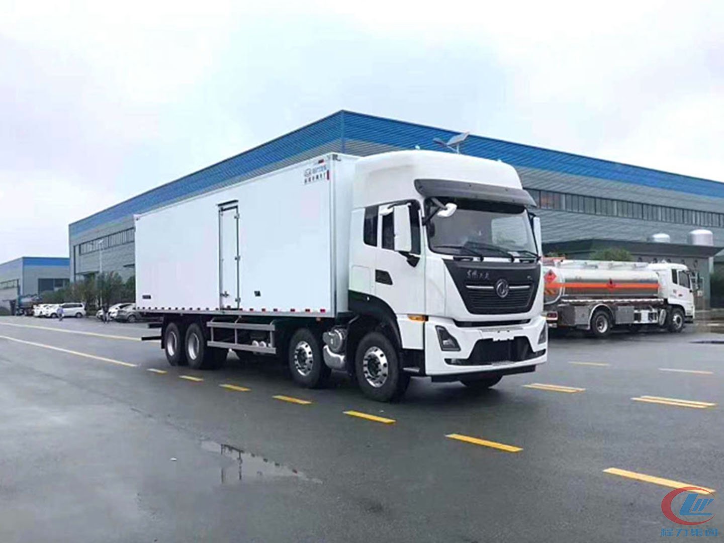 程力威牌国六东风天龙前四后八冷藏车 实拍图