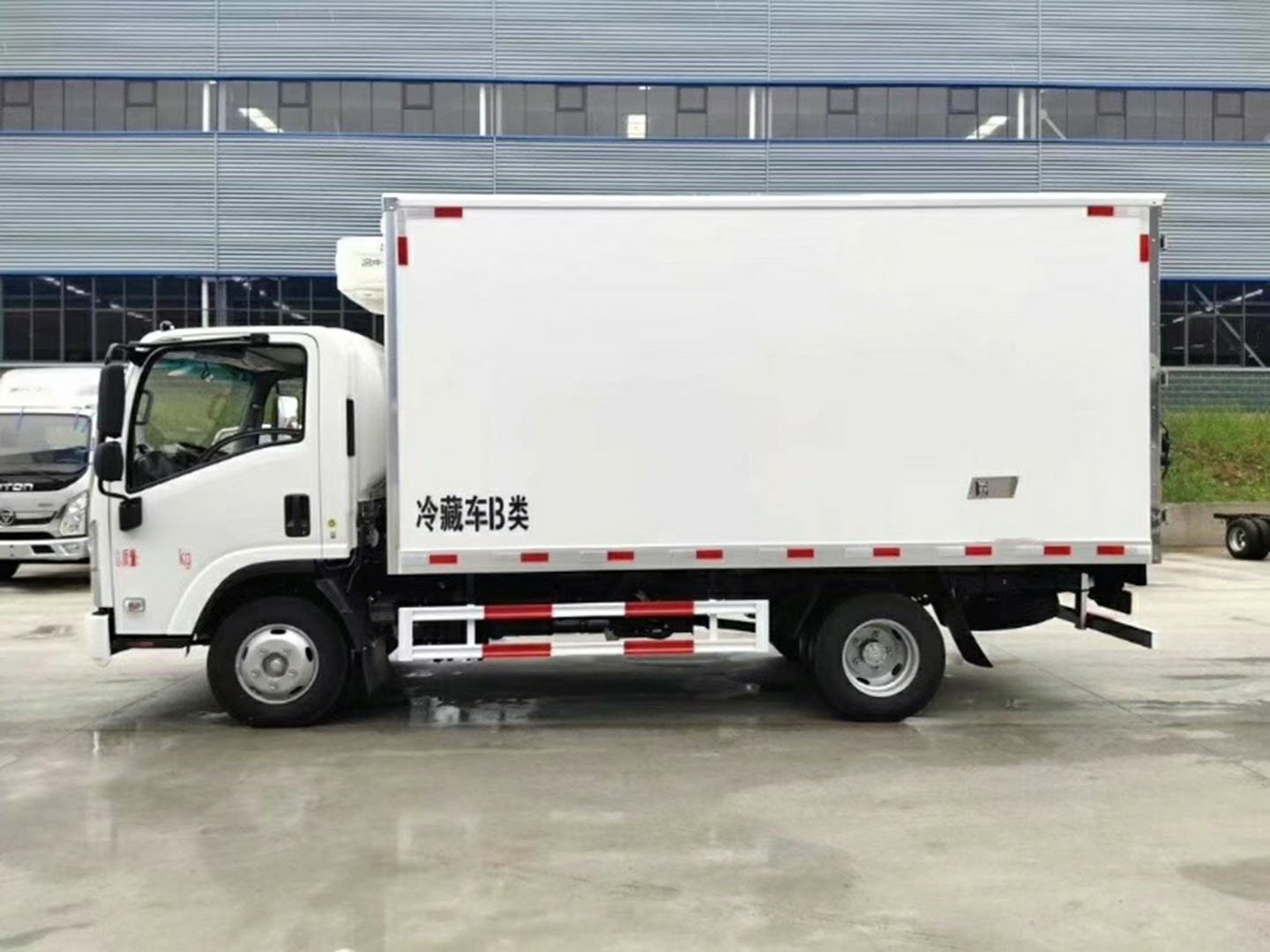 程力威牌国六庆铃五十铃KV100冷藏车 实拍图