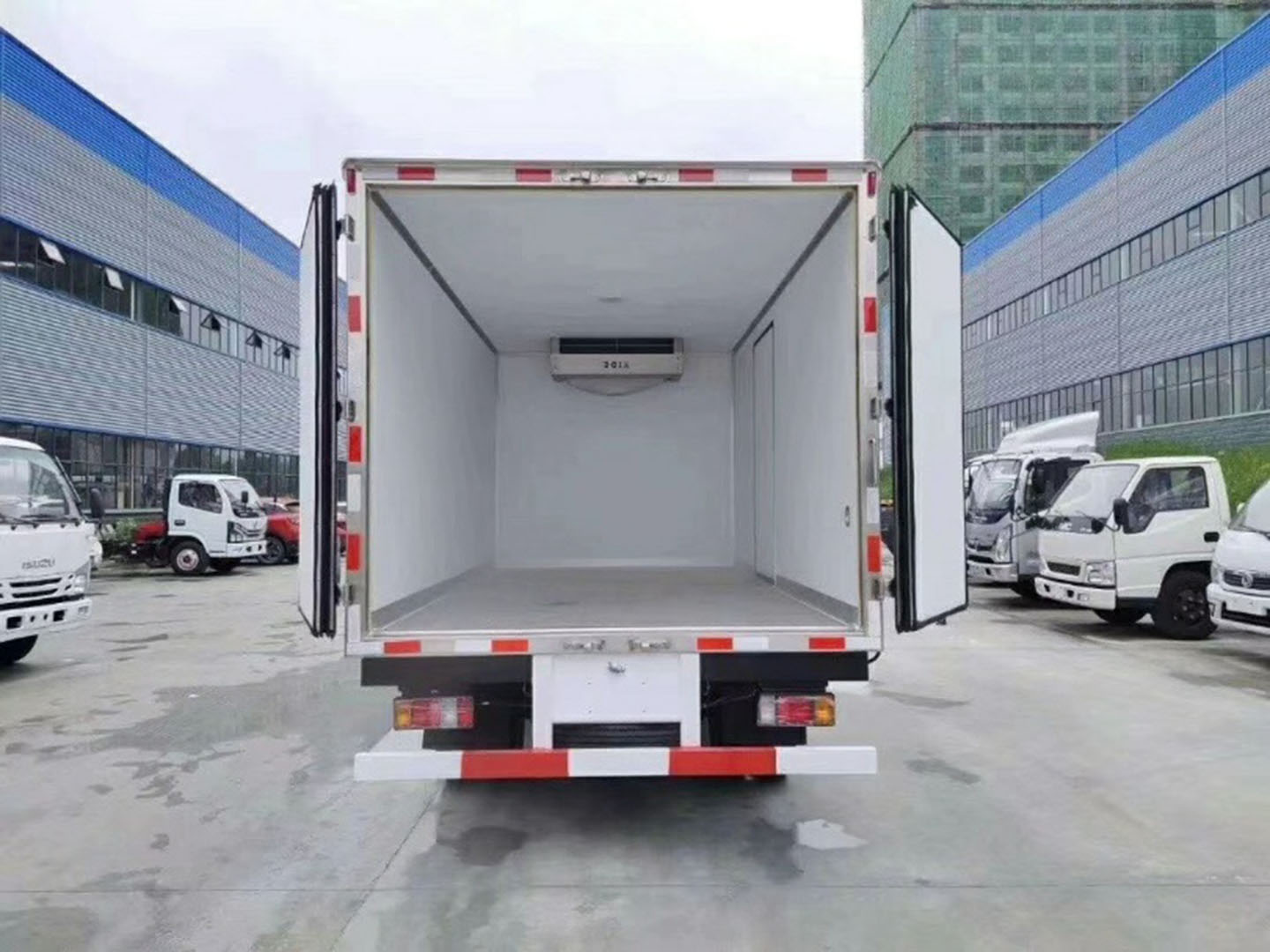 程力威牌国六庆铃五十铃KV100冷藏车 实拍图