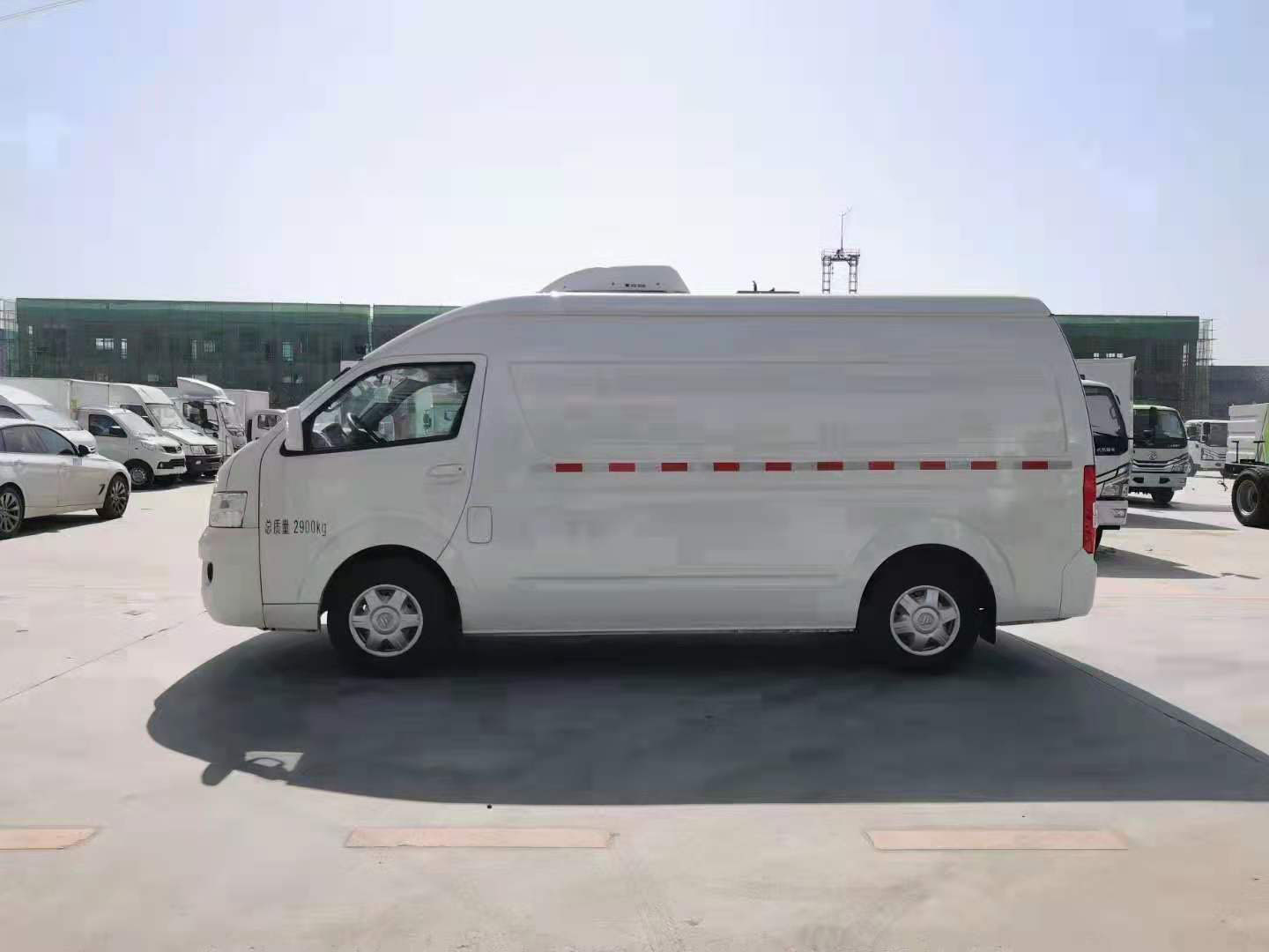 程力威牌国六福田G9面包冷藏车 实拍图