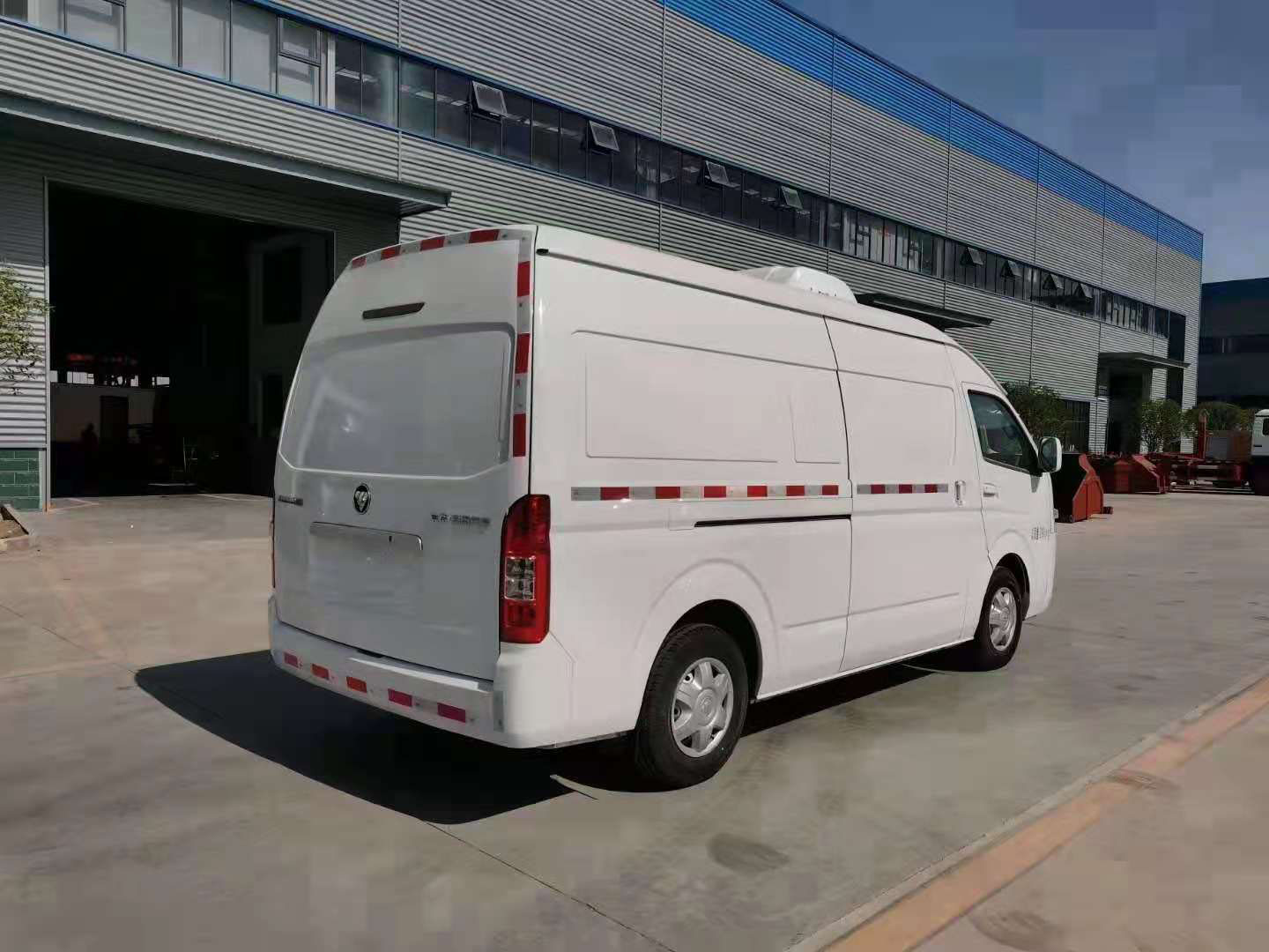 程力威牌国六福田G9面包冷藏车 实拍图