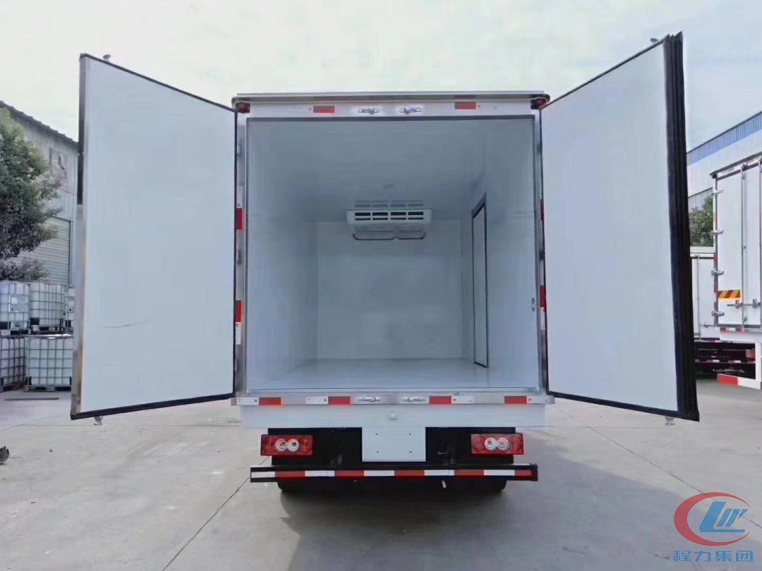 程力集团国六福田奥铃捷运4.2米冷藏车 实拍图