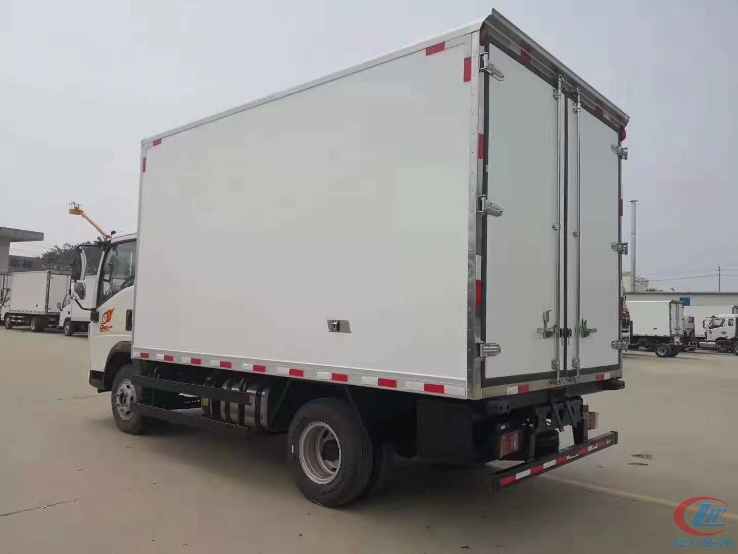 重汽豪沃蓝牌冷藏车 实拍图