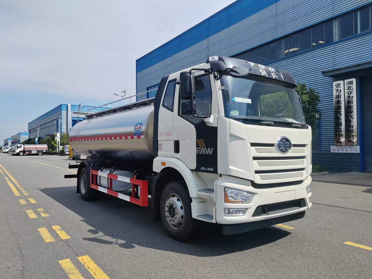 解放J6奶罐车10-13吨鲜奶运输车,解放牛奶运输专用车