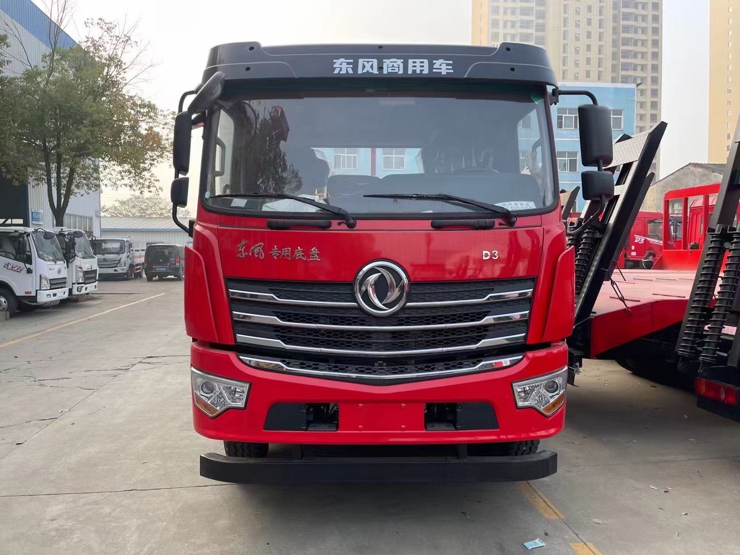 国六东风D3后八轮平板运输车 实拍图