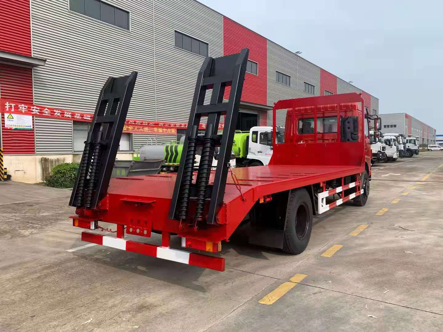 国六东风华神F5平板运输车 实拍图