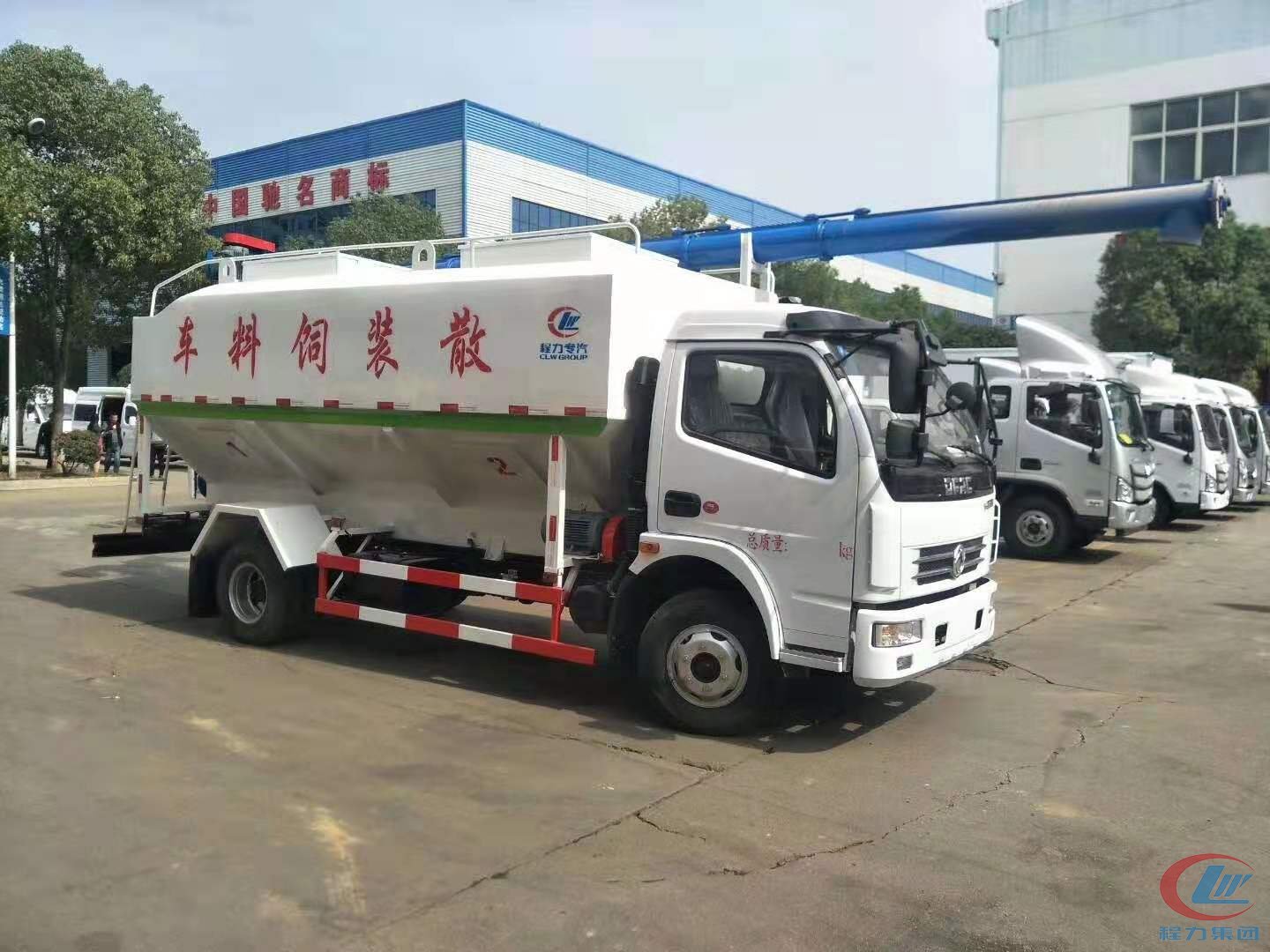 东风多利卡福瑞卡12方散装饲料车 实拍图