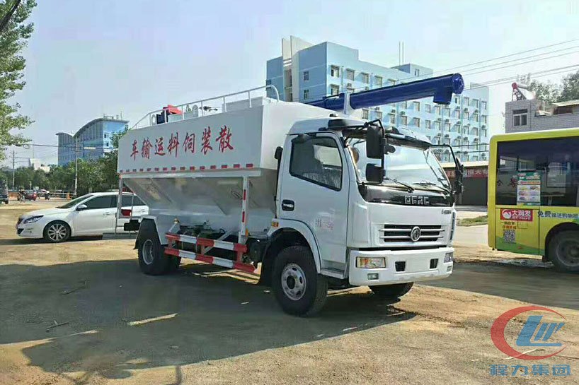 东风多利卡福瑞卡12方散装饲料车 实拍图