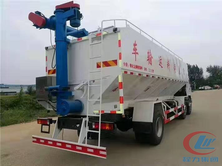 程力陕汽轩德小三轴散装饲料车 实拍图