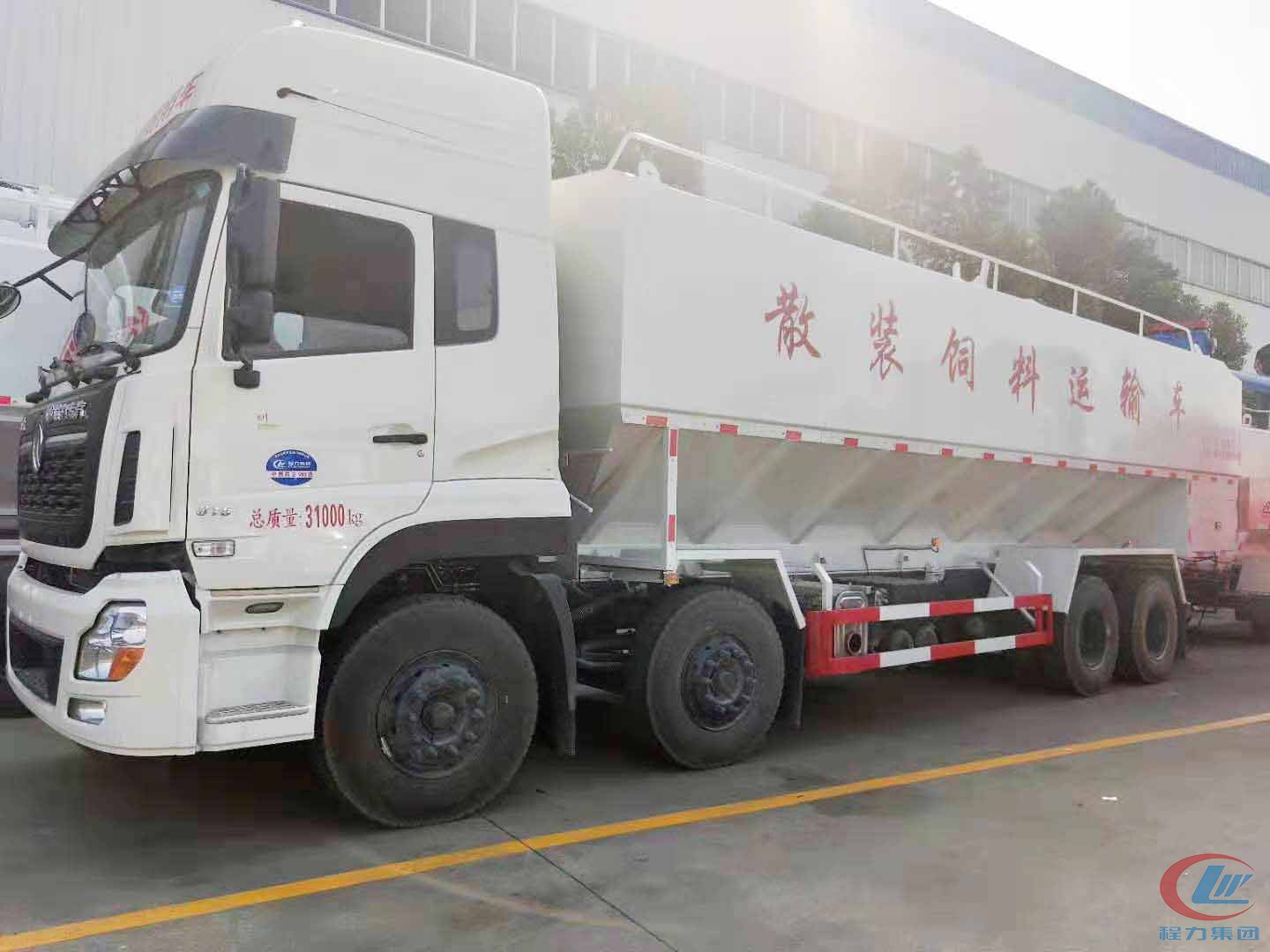 程力集团东风天龙饲料车 实拍图