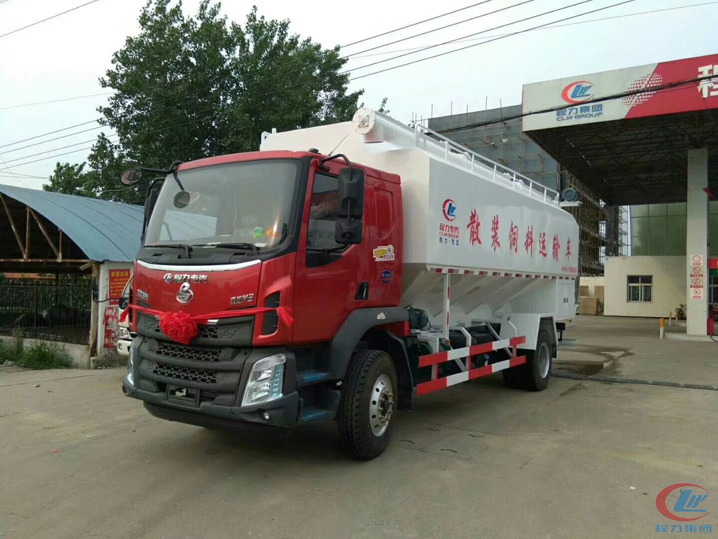 程力集团东风柳汽12-14吨饲料车28方