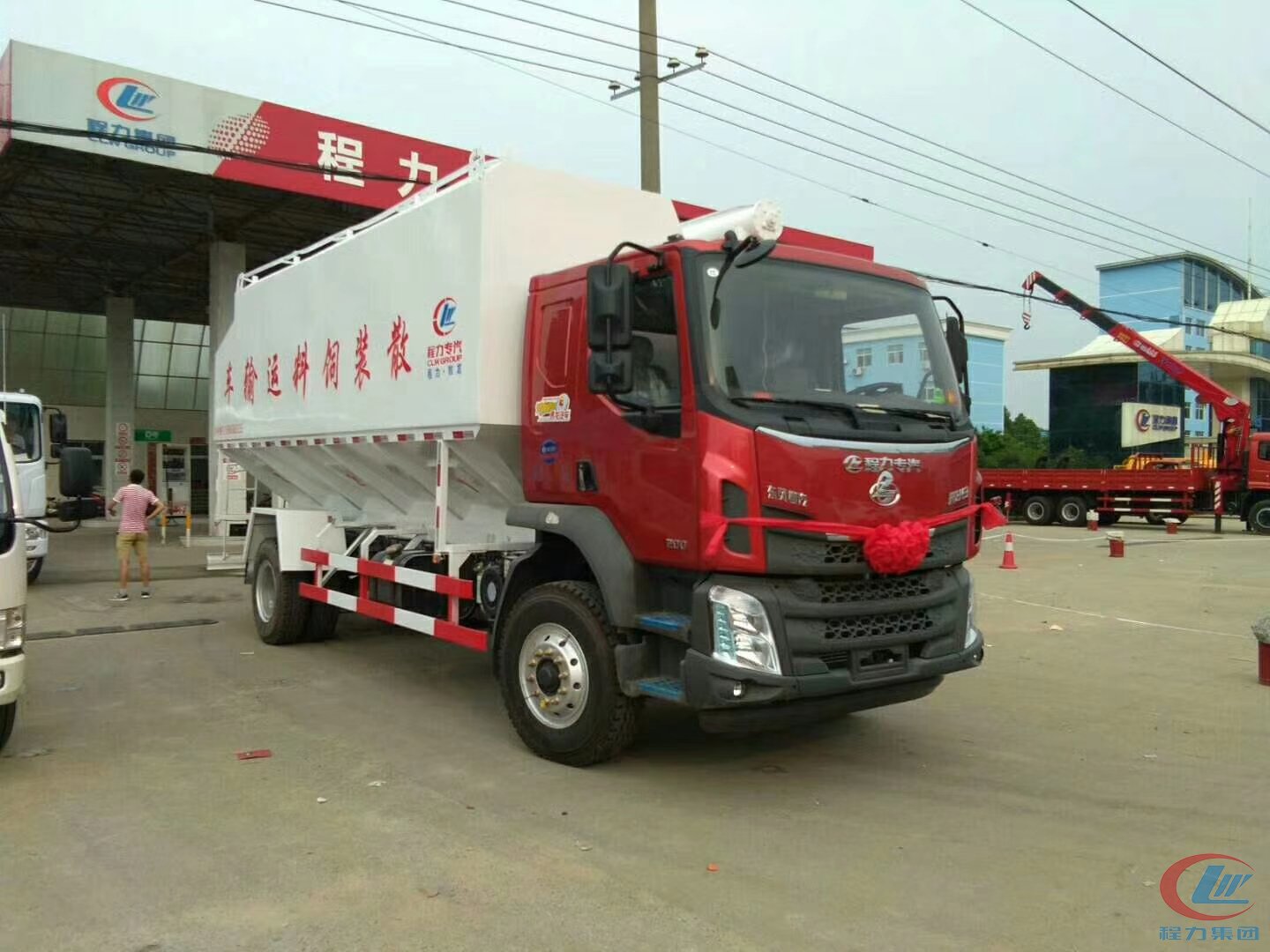 程力集团东风柳汽12-14吨饲料车28方 实拍图