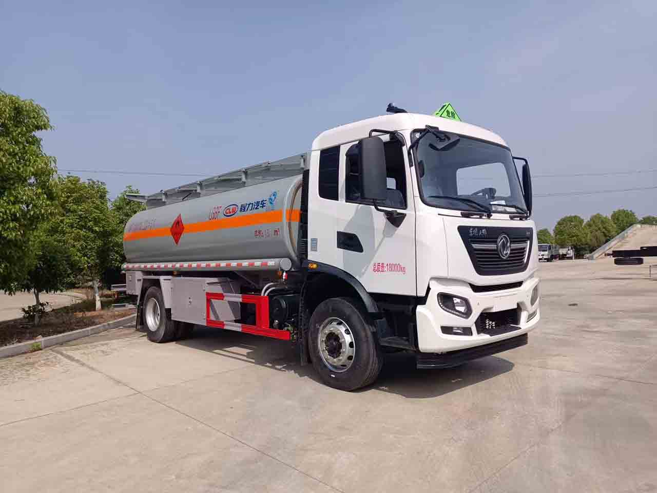 国六新款东风天锦15方碳钢加油车