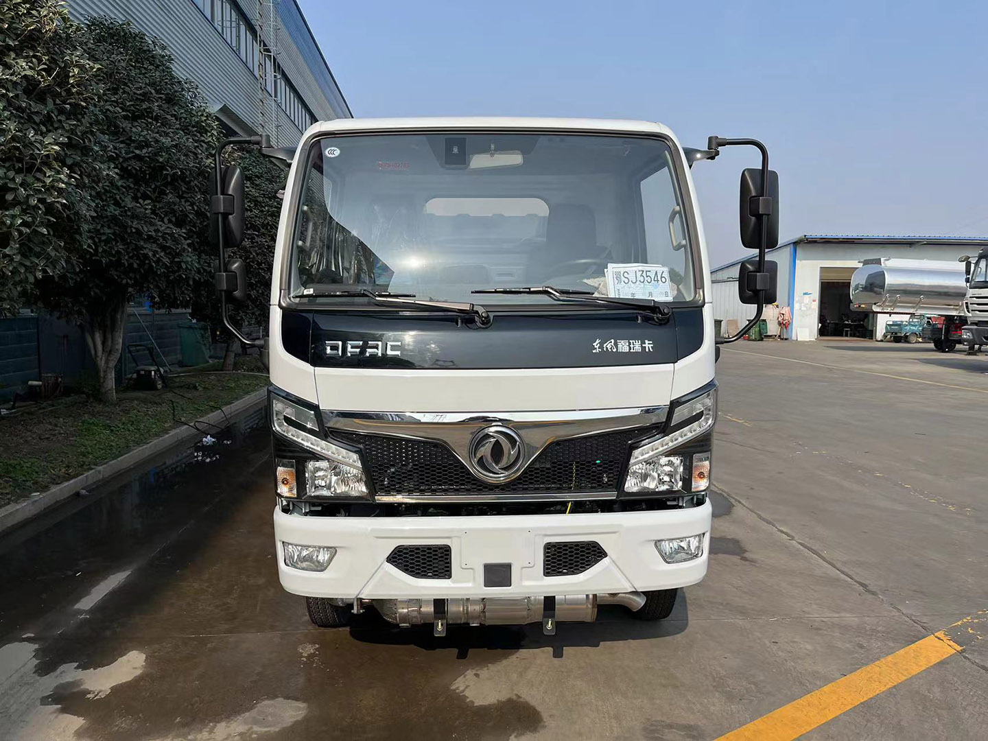 国六程力牌东风小福瑞卡/多利卡5方加油车 实拍图