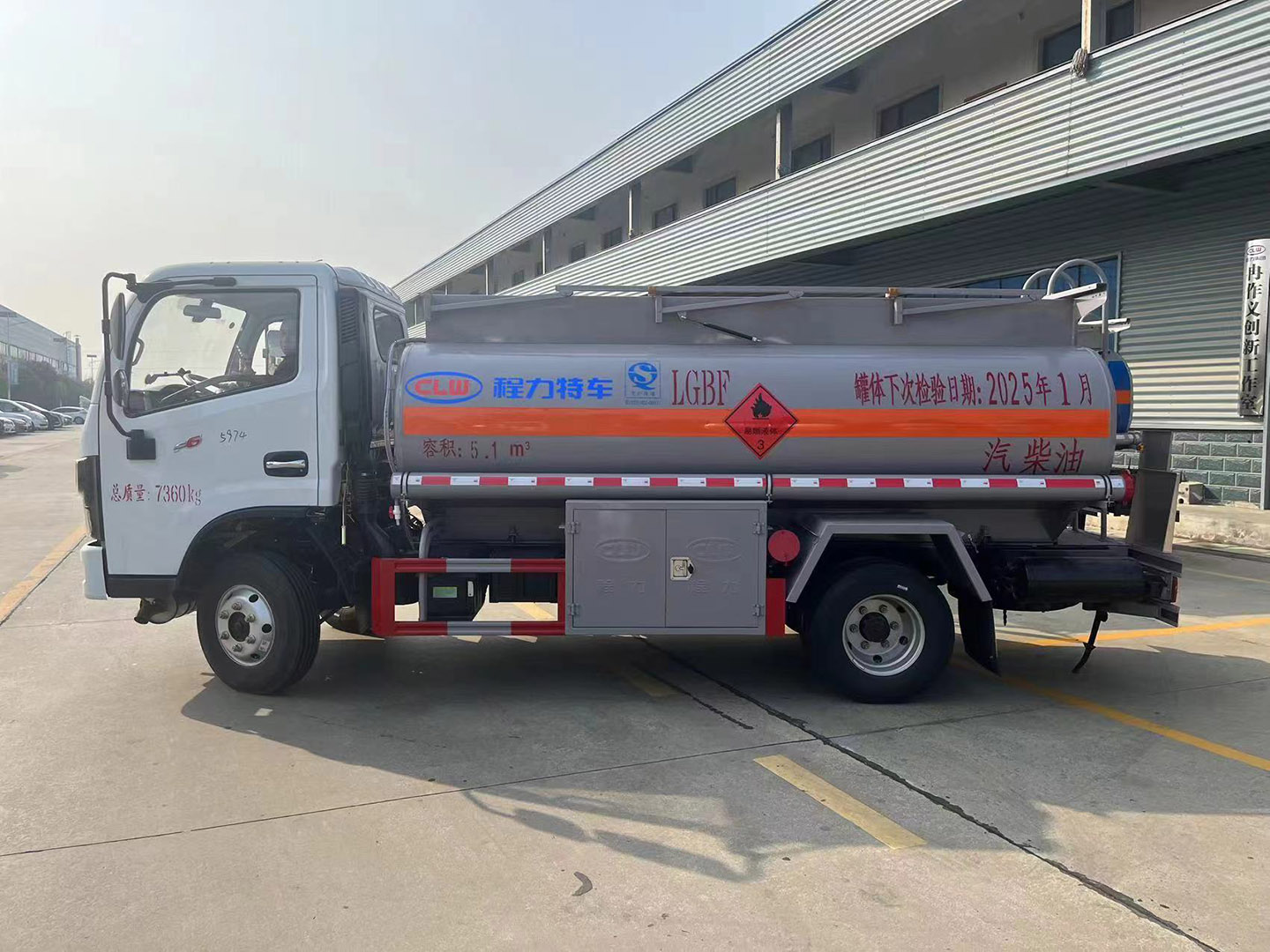 国六程力牌东风小福瑞卡/多利卡5方加油车 实拍图