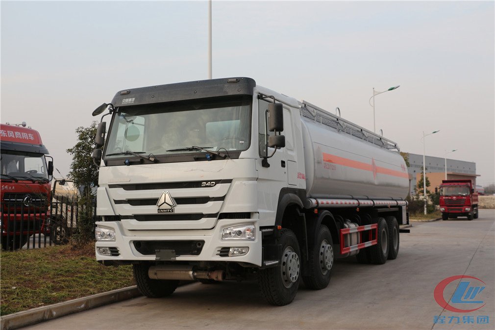 湖北程力重汽前四后八(30方)运油车