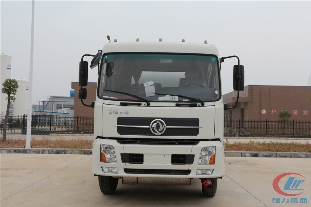 程力集团东风天锦(15方)运油车 实拍图
