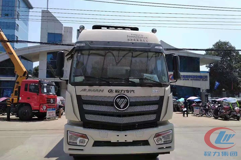 福田前四后八恒温运猪车,畜禽运输车