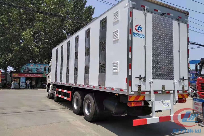 福田前四后八恒温运猪车,畜禽运输车 实拍图