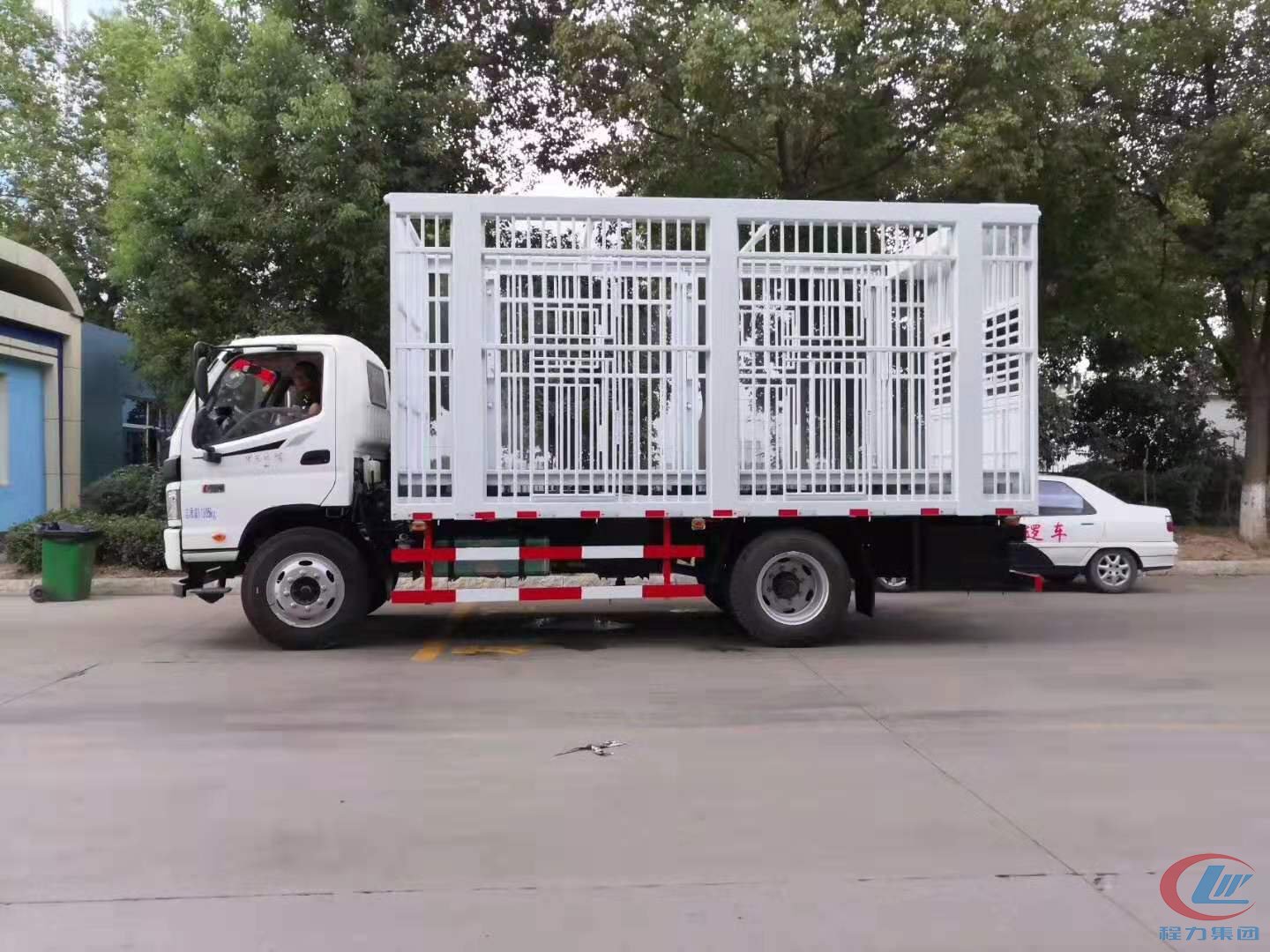 福田欧马可5米仓栏式运猪车 实拍图