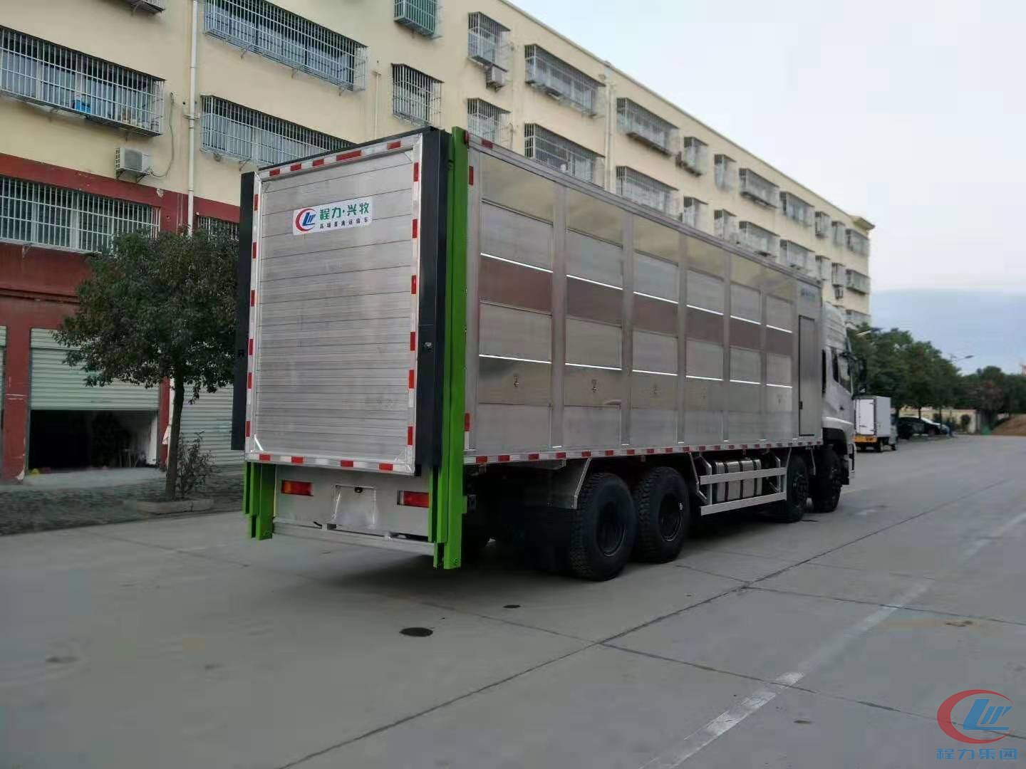 程力国六东风天龙前四后八铝合金恒温运猪车 实拍图