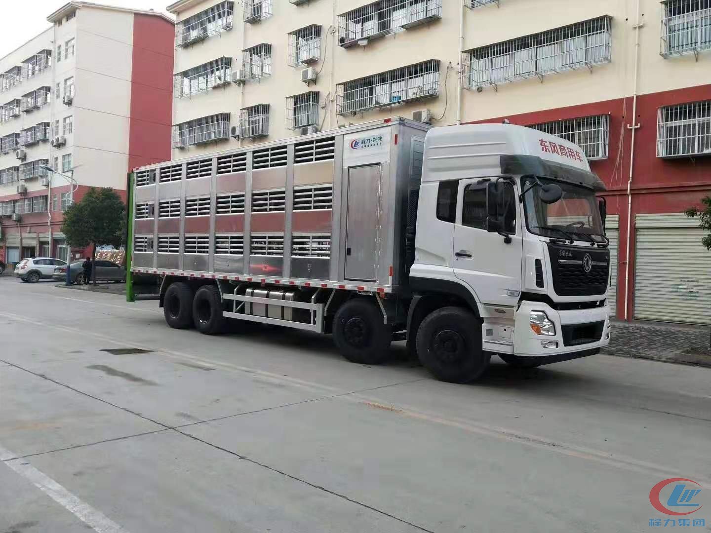 程力国六东风天龙前四后八铝合金恒温运猪车 实拍图