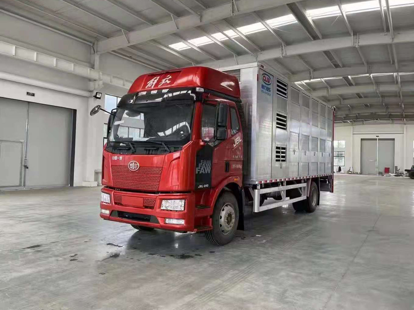 程力集团国六解放J6畜禽运输车