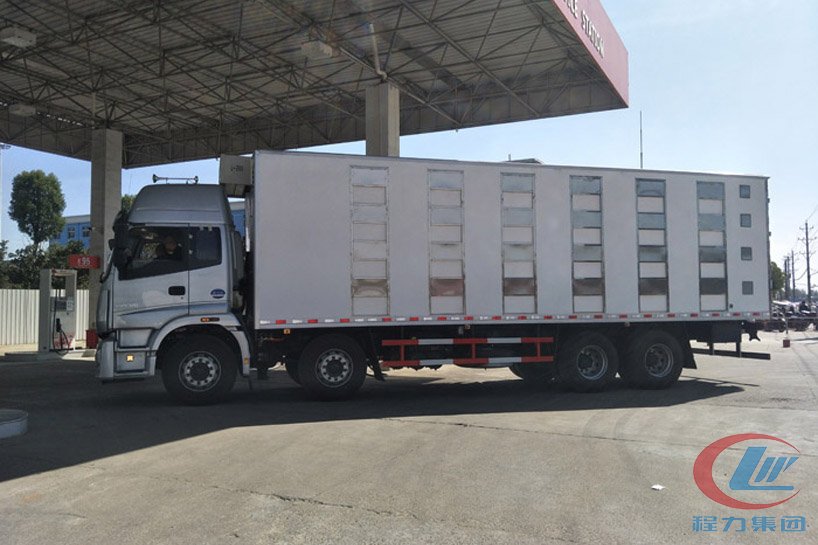 程力集团欧曼恒温畜禽运输车 实拍图