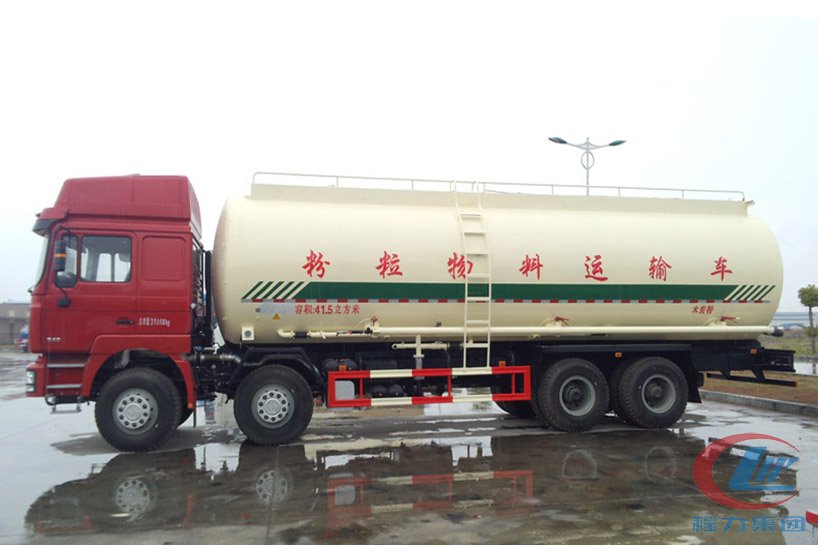 陕汽德龙F3000前四后八国五41方粉粒物料运输车 实拍图