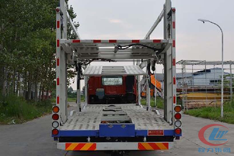 福田欧曼小三轴车辆运输车 285马力 实拍图