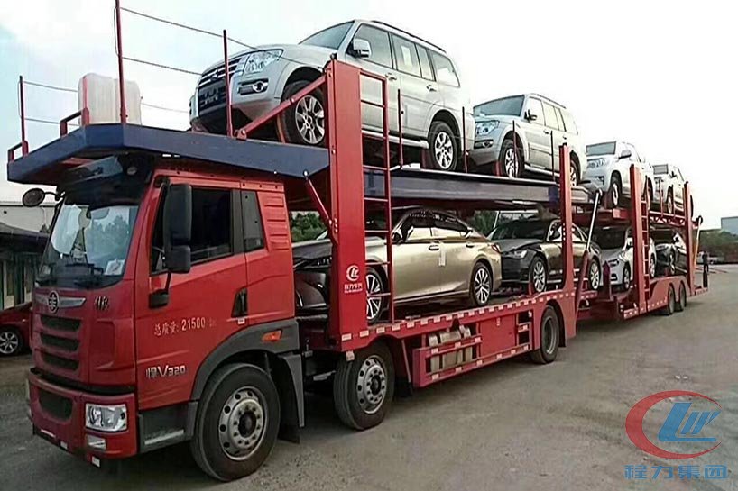 青岛解放悍V小三轴中置轴轿运车 实拍图