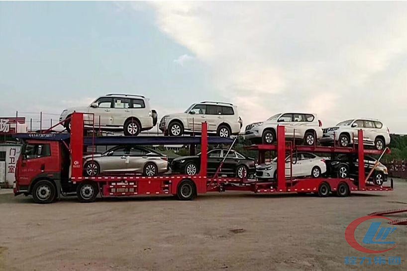 青岛解放悍V小三轴中置轴轿运车 实拍图